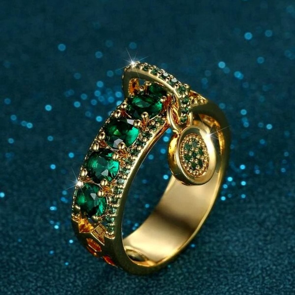 Green Rhinestone Décor Ring (Size 10)